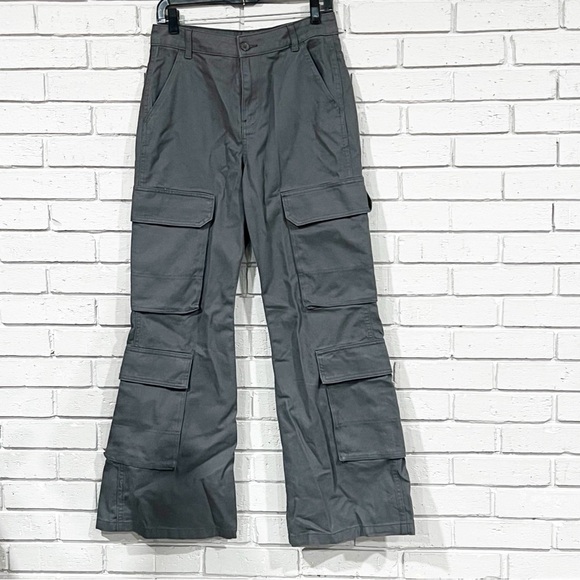 H&M Women’s Gray Cargo Pants - Picture 1 of 7
